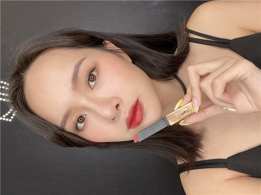 圣罗兰2020七夕情人节限定，猎爱讯号情慾狂放  唇膏 唇露 香水 香精 淡香精 新品 ** 滋润 香味 ** 清新 闪烁 雾面 细緻 轻盈 宝宝 疗癒香氛 春季彩妆 唇彩新品 雾面唇膏 第12张