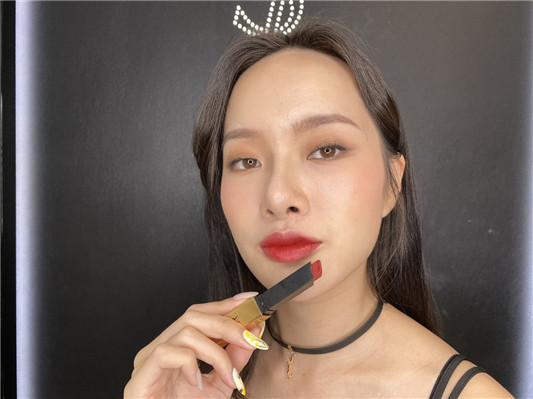 圣罗兰2020七夕情人节限定，猎爱讯号情慾狂放  唇膏 唇露 香水 香精 淡香精 新品 ** 滋润 香味 ** 清新 闪烁 雾面 细緻 轻盈 宝宝 疗癒香氛 春季彩妆 唇彩新品 雾面唇膏 第13张