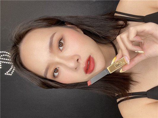 圣罗兰2020七夕情人节限定，猎爱讯号情慾狂放  唇膏 唇露 香水 香精 淡香精 新品 ** 滋润 香味 ** 清新 闪烁 雾面 细緻 轻盈 宝宝 疗癒香氛 春季彩妆 唇彩新品 雾面唇膏 第14张