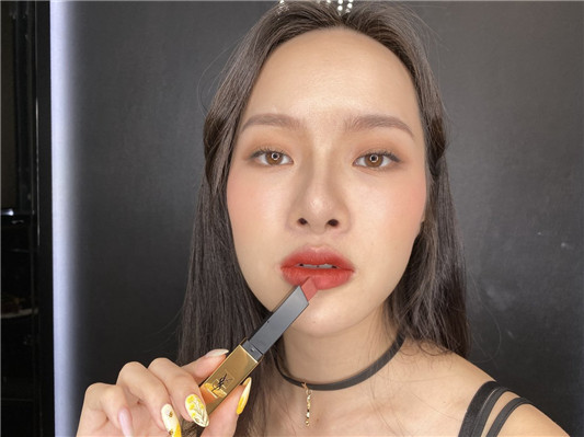 圣罗兰2020七夕情人节限定，猎爱讯号情慾狂放  唇膏 唇露 香水 香精 淡香精 新品 ** 滋润 香味 ** 清新 闪烁 雾面 细緻 轻盈 宝宝 疗癒香氛 春季彩妆 唇彩新品 雾面唇膏 第15张