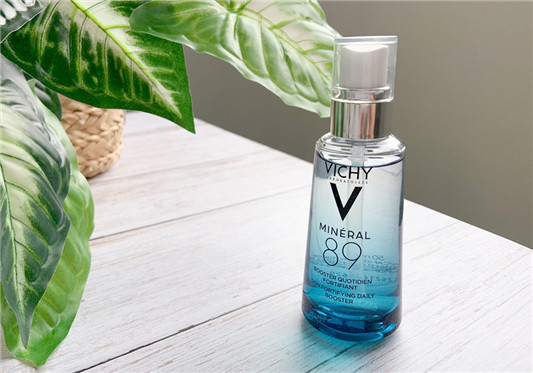 盘点开架医美保养神品，肌肤问题不需要滤镜修修脸  精华液 眼霜 重点保养 改善细纹 美白 改善暗沉 柔嫩 保湿 不黏腻 温和 明亮 服贴 不闷 修饰 不厚重 细纹 敏感 敏感肌推荐 第6张