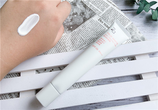 盘点开架医美保养神品，肌肤问题不需要滤镜修修脸  精华液 眼霜 重点保养 改善细纹 美白 改善暗沉 柔嫩 保湿 不黏腻 温和 明亮 服贴 不闷 修饰 不厚重 细纹 敏感 敏感肌推荐 第10张