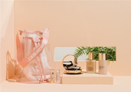 雅诗兰黛粉持久底妆超前部署包，打造出游不出油精致妆容  粉底液 粉饼 气垫粉饼 不显毛孔 不易脱妆 自然不厚重 光泽感 雾面感 陶瓷娃娃肌 服贴 妆感佳 控油粉饼 台湾 柔嫩 柔顺 滋润 保湿 持久 温和 明亮 第2张