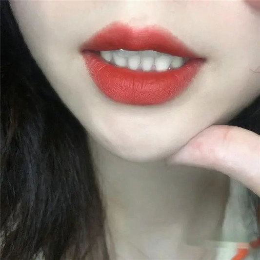 MAC最显白的色号,增添气质还显白,黄黑皮也能涂,今年就靠它了 口红 MAC 第4张 MAC最显白的色号,增添气质还显白,黄黑皮也能涂,今年就靠它了 口红 MAC 第4张