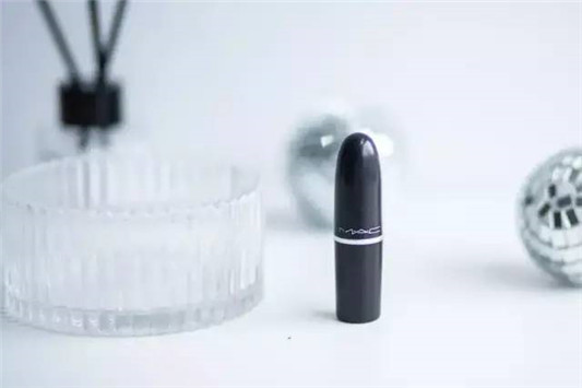 剁手预警 这13支大牌口红，显白好看又高级  口红 第10张