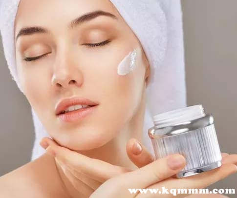 爽肤水乳液精华液顺序，先用哪一个