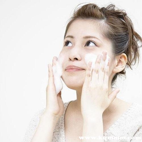 洗面奶可以洗澡用吗，洗澡用洗面奶好吗  洗面奶 第2张