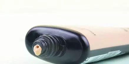 欧莱雅唇釉有哪些，轻松让颜值飙升几个度的彩妆单品  欧莱雅 口红哪个牌子好 口红 第12张