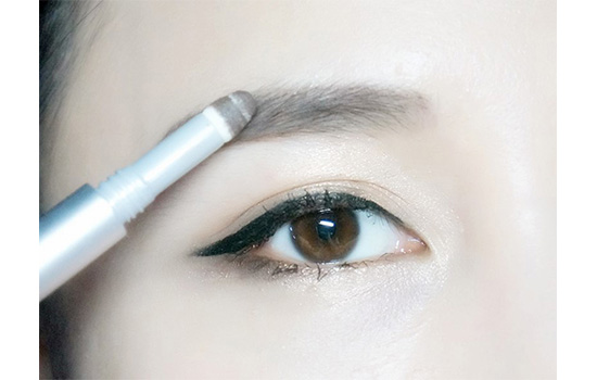 欧莱雅眉笔三合一画法，五步打造完美眉形  眉毛的画法 眉笔 欧莱雅 第4张