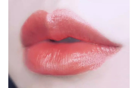 欧莱雅口红哪个颜色好，欧莱雅最火色号推荐  热门推荐 欧莱雅 口红 第2张