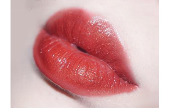 欧莱雅口红枫叶红，LOREAL RB301枫叶红试色  试色 欧莱雅 第3张