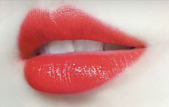 欧莱雅口红c411试色，热情明亮的橘红色  试色 欧莱雅 第3张