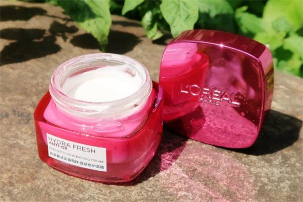 欧莱雅水绷带面霜怎么样，欧莱雅水绷带面霜好用吗  欧莱雅 欧莱雅水绷带面霜怎么样 欧莱雅水绷带面霜好用吗 呼吸37度 第2张