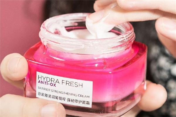 欧莱雅水绷带面霜多少钱，欧莱雅水绷带面霜使用方法  欧莱雅 欧莱雅水绷带面霜多少钱 欧莱雅水绷带面霜使用方法 呼吸37度 第3张