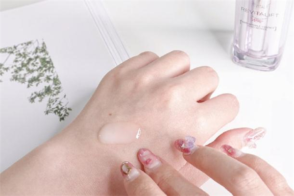 欧莱雅逆时瓶精华怎么样，欧莱雅逆时瓶精华好用吗  欧莱雅 欧莱雅逆时瓶精华怎么样 欧莱雅逆时瓶精华好用吗 呼吸37度 第2张