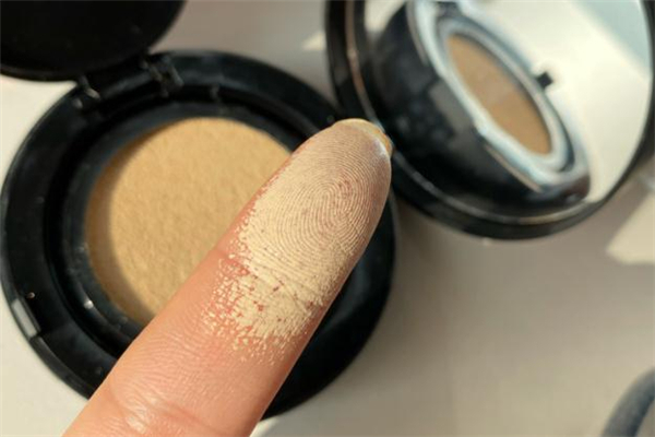 欧莱雅红胖子气垫专柜多少钱，欧莱雅红胖子气垫有几个色号  欧莱雅 欧莱雅红胖子气垫专柜多少钱 欧莱雅红胖子气垫有几个色号 呼吸37度 第3张