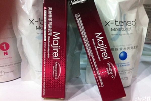 欧莱雅染发哪个颜色好看，使用欧莱雅染发剂的注意事项  欧莱雅 欧莱雅染发哪个颜色好看 使用欧莱雅染发剂的注意事项 呼吸37度 第2张