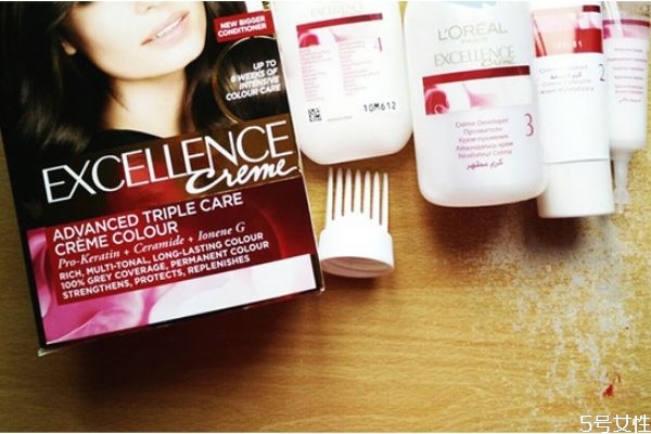 欧莱雅染发哪个颜色好看，使用欧莱雅染发剂的注意事项  欧莱雅 欧莱雅染发哪个颜色好看 使用欧莱雅染发剂的注意事项 呼吸37度 第3张