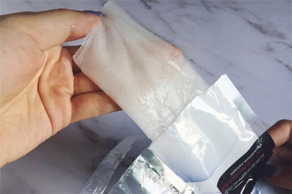 欧莱雅安瓶面膜适合油皮吗，欧莱雅安瓶面膜敏感肌能用吗  欧莱雅 欧莱雅安瓶面膜适合油皮吗 欧莱雅安瓶面膜敏感肌可以用吗 呼吸37度 第3张