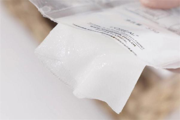 欧莱雅安瓶面膜和安瓶精华哪个好用-可以同时使用吗  欧莱雅 欧莱雅安瓶面膜和安瓶精华哪个好用 欧莱雅安瓶面膜和安瓶精华液可以同时使用吗 呼吸37度 第3张