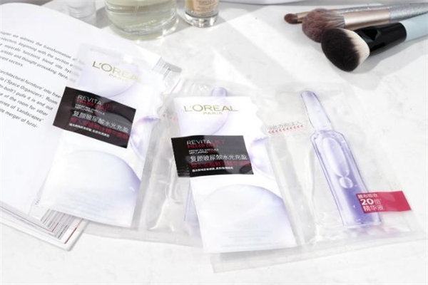 欧莱雅安瓶面膜和黑精华面膜哪个好，两大面膜对比  欧莱雅 欧莱雅安瓶面膜和黑精华面膜哪个好 欧莱雅安瓶面膜和黑精华面膜对比 呼吸37度 第3张