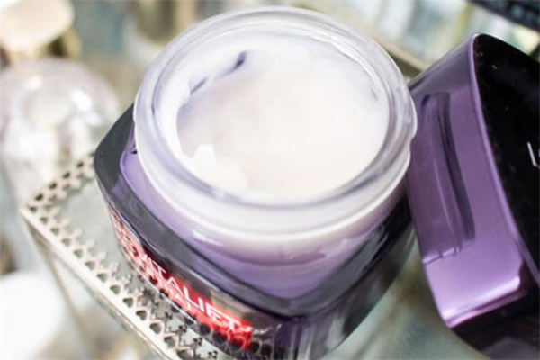 欧莱雅零点霜怎么样，欧莱雅零点霜和小蜜罐哪个好  欧莱雅 欧莱雅零点霜怎么样 欧莱雅零点霜和小蜜罐哪个好 呼吸37度 第2张