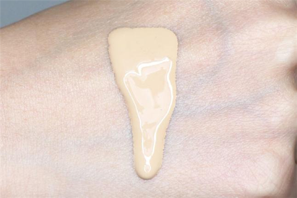 欧莱雅红帽子粉底液怎么样，欧莱雅红帽子粉底适合干皮吗  欧莱雅 欧莱雅红帽子粉底液怎么样 欧莱雅红帽子粉底液适合干皮吗 呼吸37度 第3张