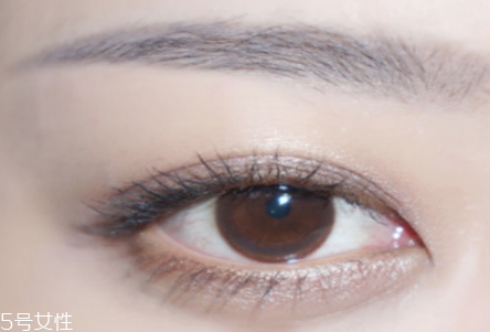 欧莱雅眼影棒怎么用，欧莱雅眼影棒使用方法  欧莱雅 欧莱雅眼影棒怎么用 呼吸37度 第6张