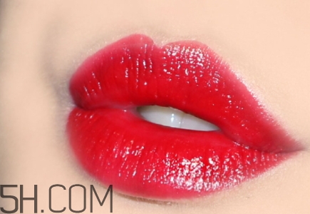 欧莱雅908是什么颜色，欧莱雅釉光唇膏固体唇釉908试色