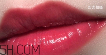 欧莱雅911试色，欧莱雅纷泽溢彩釉光唇膏911豆沙色试色  欧莱雅 欧莱雅911试色 欧莱雅固体唇釉911 呼吸37度 第3张