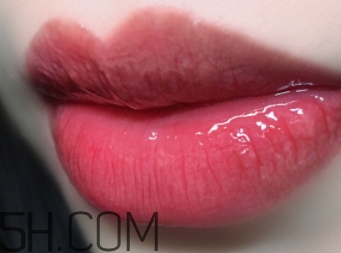 欧莱雅唇釉301和ysl唇釉12号斩男色对比  欧莱雅 欧莱雅唇釉301和ysl12 呼吸37度 第8张