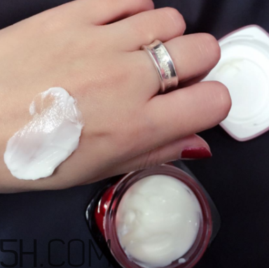 欧莱雅复颜抗皱紧致晚霜多少钱，专柜价格  欧莱雅 面霜 欧莱雅复颜抗皱紧致滋润晚霜 呼吸37度 第6张