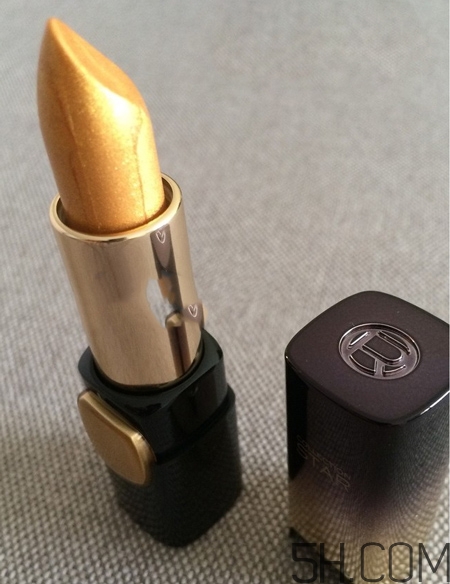 欧莱雅24K金属星灿唇膏色号，试色图  欧莱雅 唇膏 欧莱雅24K金属唇膏 呼吸37度 第4张