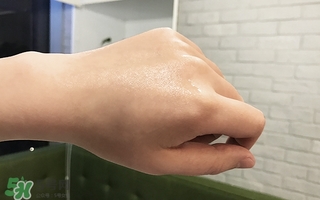 欧莱雅玻尿酸嘭嘭水怎么用，欧莱雅玻尿酸导入膨润精华用法  欧莱雅 欧莱雅玻尿酸嘭嘭水怎么用 欧莱雅玻尿酸膨润精华用法 呼吸37度 第6张