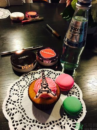 巴黎欧莱雅奇焕光采水光空气轻垫腮红真假辨别图，怎么样  巴黎欧莱雅 欧莱雅轻垫腮红真假 欧莱雅轻垫腮红怎么样 呼吸37度 第2张