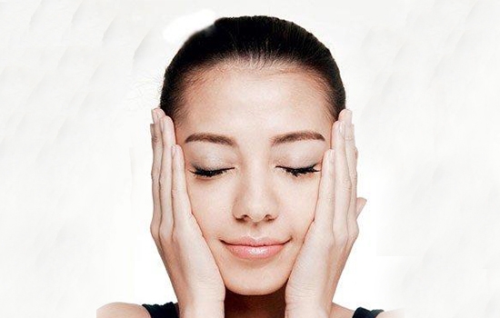 敏感肌肤怎么护理，敏感肌肤补水保湿技巧 天天都水嫩水嫩