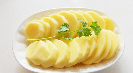 黑眼圈怎么去除，其实真的简单又容易 天然的植物去黑眼圈  黑眼圈去黑眼圈 第2张