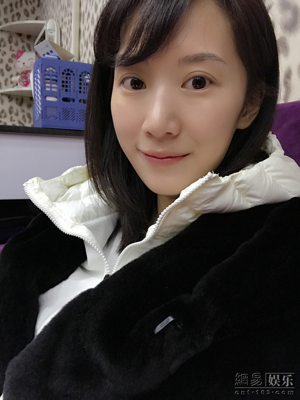 李念分享护肤技巧，补充维生素 良好的生活习惯是护肤最好的秘方