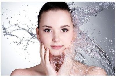 夏季要控油更要保湿，这样皮肤才水嫩亮白无皱纹