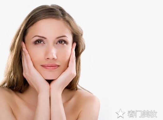 脸上脱皮是什么原因和应对方法，让你的脸再次嫩滑起来