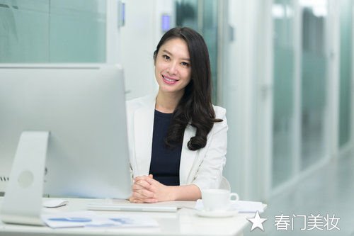 皮肤干燥脱皮的应对方法