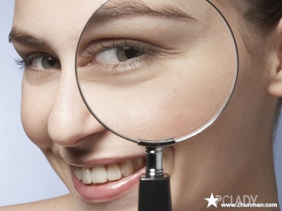 电子时代，眼部保护更重要，要不然皱纹先上眼