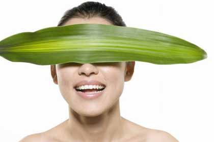 女白领电脑族对抗黑眼圈小窍门