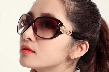 眼睛最怕三种光，夏季烈日会伤眼