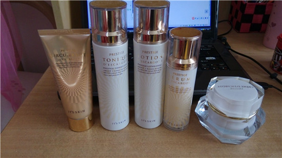 买了一套伊思蜗牛水乳系列化妆品，差点让我毁容