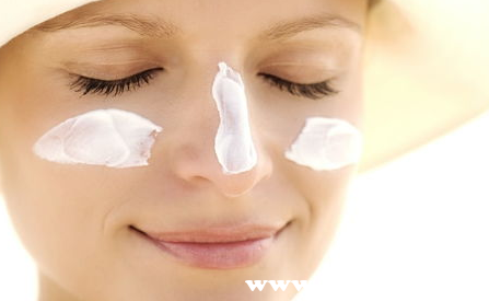 涂防晒霜要涂散粉吗，防晒后擦散粉影响防晒吗