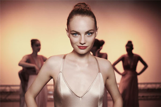 Givenchy纪梵希「倾城香水」热情登场  纪梵希 香水 玫瑰 givenchy 自由 魅力 悦动 雪松 香调 新品 第2张