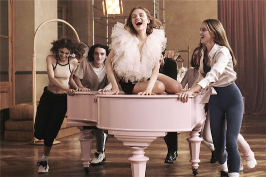 Givenchy纪梵希「倾城香水」热情登场  纪梵希 香水 玫瑰 givenchy 自由 魅力 悦动 雪松 香调 新品 第3张