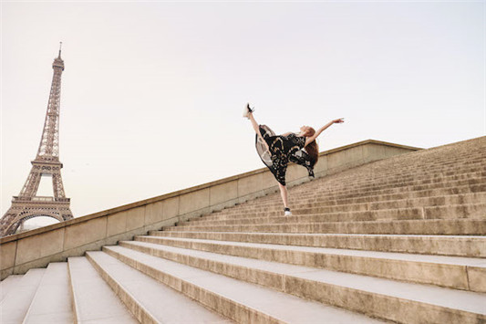 Givenchy纪梵希「倾城香水」热情登场  纪梵希 香水 玫瑰 givenchy 自由 魅力 悦动 雪松 香调 新品 第4张