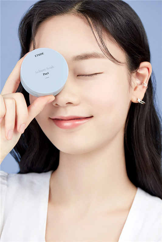 ETUDE HOUSE 轻松告别橘皮脸,苹果肌再现「填补毛孔 吸附油脂 光滑无瑕」 粉饼 蜜粉 蜜粉饼 不泛油光 不易脱妆 光泽感 雾面感 陶瓷娃娃肌 改善暗沉 服贴 妆感佳 控油粉饼 柔嫩 持久 明亮 控油 雾面 修饰 细緻 毛孔 第2张 ETUDE HOUSE 轻松告别橘皮脸,苹果肌再现「填补毛孔 吸附油脂 光滑无瑕」 粉饼 蜜粉 蜜粉饼 不泛油光 不易脱妆 光泽感 雾面感 陶瓷娃娃肌 改善暗沉 服贴 妆感佳 控油粉饼 柔嫩 持久 明亮 控油 雾面 修饰 细緻 毛孔 第2张